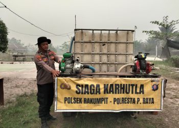 Kegiatan melibatkan empat personel Polri bersama satu orang masyarakat dengan dukungan satu unit mobil pikap, dua tandon air berkapasitas masing-masing 1.000 liter, serta dua mesin Alkon lengkap dengan selang.