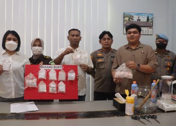 Kegiatan dihadiri perwakilan Kejaksaan Negeri Palangka Raya, Kasatresnarkoba, Plt Kasattahti Iptu Yudi Wahyudi, Kasipropam, penasehat hukum tersangka, serta perwakilan Kasiwas dan Kasihumas