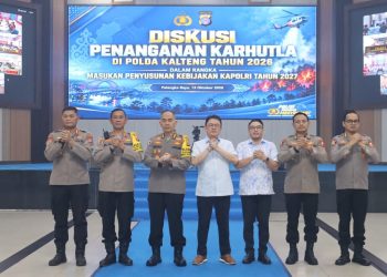 Diskusi panel yang digelar di Gedung Graha Bhayangkara, Mapolda Kalteng, Selasa (13/10/2026), kali ini memaparkan situasi terkini karhutla yang diikuti Irwasda Polda Kalteng Kombes Pol Djoko Susilo, sejumlah pejabat utama Polda dan unsur terkait lainnya.