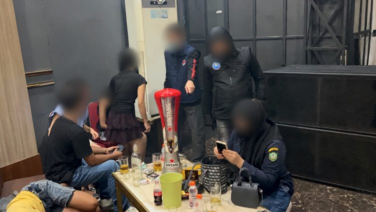 Sat Resnarkoba Polres Kotawaringin Timur (Kotim) menggelar razia di Club Amazon Sampit, Kamis (15/10/2026) dini hari, pukul 01.00–03.00 WIB.