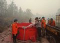 Penanganan melibatkan lima personel Polri, petugas pemadam kebakaran pemerintah kota, MPA/BPK, Manggala Agni, serta masyarakat dengan dukungan lima unit mesin pemadam, satu mobil pemadam kebakaran, dan perlengkapan lainnya.