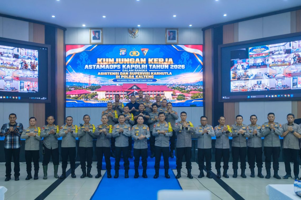 Astamaops Kapolri Komjen Pol Dr. Roycke Harry Langie, S.I.K., M.H., memimpin Analisa dan Evaluasi (Anev) Penanggulangan Bencana Kebakaran Hutan dan Lahan (Karhutla) yang telah dilakukan jajaran Polda Kalimantan Tengah (Kalteng),