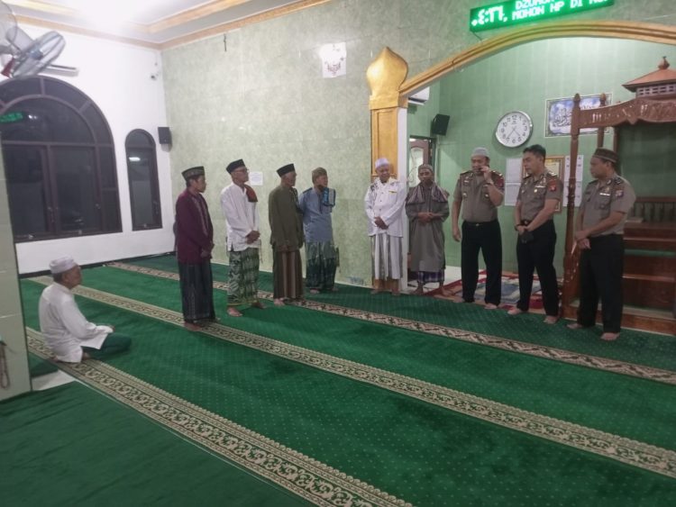 personel Direktorat Pembinaan Masyarakat (Ditbinmas) Polda Kalimantan Tengah melaksanakan kegiatan Silaturahmi Subuh Keliling di Masjid Almunawaroh, Jalan Rajawali Km 4,5, Kota Palangka Raya, Kamis (15/10/2026) pagi.