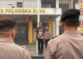 Kasattahti Polresta Palangka Raya memimpin apel pagi di Mapolresta Palangka Raya