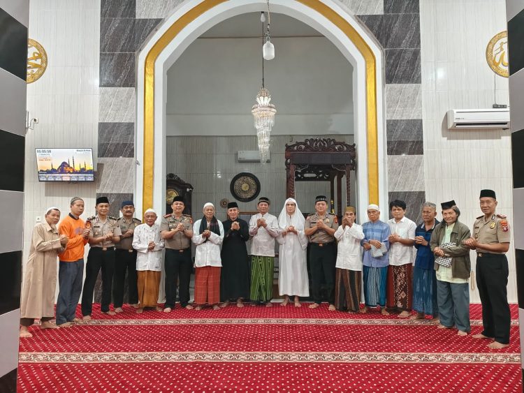 Kegiatan tersebut dihadiri Kapolresta Palangka Raya Kombes Pol Andiyatna, S.I.K., M.H. bersama Kabagren AKP Harno, Kasatbinmas AKP Dig Supriyo, Kasiwas AKP Wimbo, Kepala SPKT AKP Hartono, dan Kasihumas AKP Sukrianto.