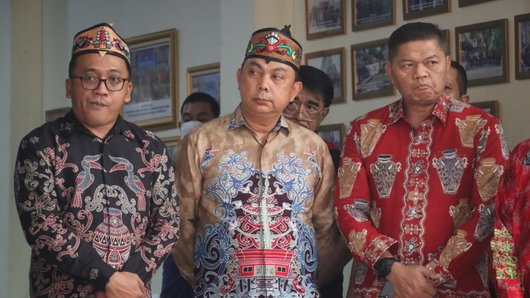 Kapolresta Palangka Raya Kombes Pol Andiyatna, S.I.K., M.H. menghadiri kegiatan silaturahmi dan perpisahan Forum Kebangsaan yang melibatkan organisasi kemasyarakatan, paguyuban, dan kerukunan se-Kalimantan Tengah