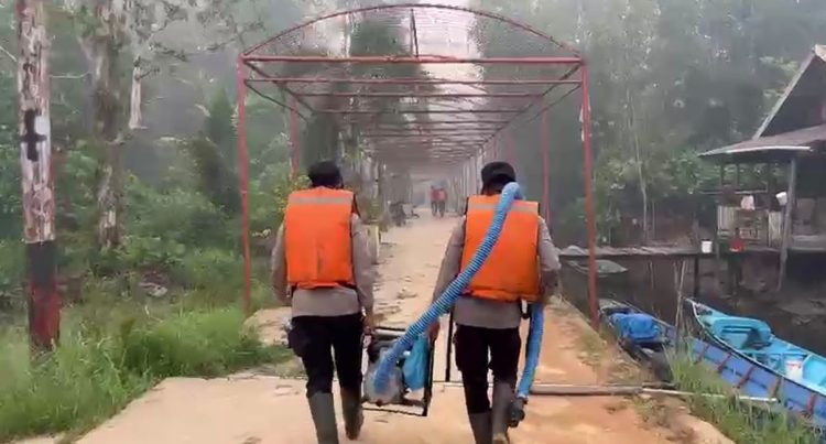 personel Satbrimob Polda Kalteng yang sudah berada dilokasi selama 10 hari dan melaksanakan upaya pemadaman kebakaran hutan dan lahan (Karhutla) di kawasan Taman Nasional Tanjung Puting