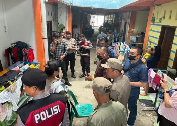 Kegiatan tersebut dipimpin Kasat Resnarkoba Polres Samosir IPTU Boy Alexander Hutasoit, S.H., bersama KBO Satresnarkoba IPDA Jamil Munthe, S.H., M.H., serta personel gabungan dari Satresnarkoba, Satreskrim, Sat Samapta, Sat Intelkam, Si Propam, Satpol PP, dan Kesbangpol Pemerintah Kabupaten Samosir.