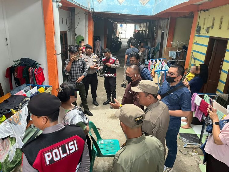 Kegiatan tersebut dipimpin Kasat Resnarkoba Polres Samosir IPTU Boy Alexander Hutasoit, S.H., bersama KBO Satresnarkoba IPDA Jamil Munthe, S.H., M.H., serta personel gabungan dari Satresnarkoba, Satreskrim, Sat Samapta, Sat Intelkam, Si Propam, Satpol PP, dan Kesbangpol Pemerintah Kabupaten Samosir.