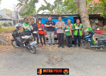 Seksi Humas Polres Ogan Ilir melaksanakan bakti sosial pembagian nasi kotak kepada masyarakat, Senin 19 Oktober 2026 pukul 15.00 WIB di wilayah hukum Polres Ogan Ilir.
