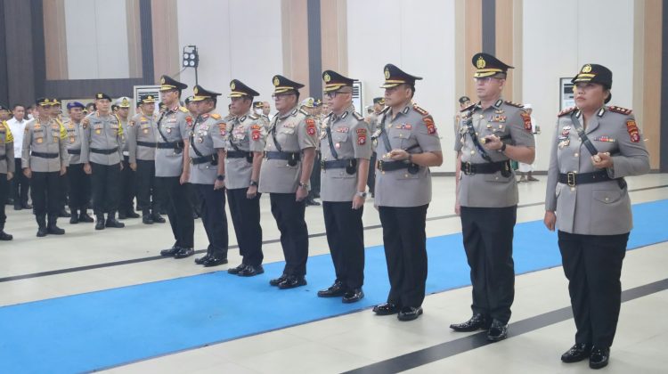Kepolisian Daerah Kalimantan Tengah (Polda Kalteng) menggelar upacara serah terima jabatan (sertijab) Wakapolda dari Irjen Pol Drs. Yosi Muhamartha kepada Brigjen Pol Hendra Wirawan di Gedung Graha Bhayangkara, Mapolda setempat, Senin (19/10/2026) pagi.
