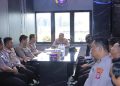 Kapolres Seruyan AKBP Gusti Agung Ayu Udayani Addi, S.H., S.I.K., memimpin rapat analisis dan evaluasi (Anev) penanganan kebakaran hutan dan lahan (Karhutla) di ruang kerja Kapolres Seruyan, Selasa (20/10/2026),