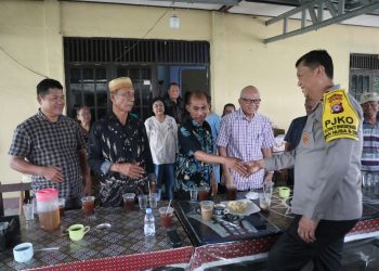 Kapolda Kalimantan Tengah (Kalteng) Irjen Pol Iwan Kurniawan melaksanakan sambang kamtibmas dengan mengunjungi dan ngobol santai bersama warga Toraja di Jalan Brokoli V No. 1, Kota Palangka Raya, Rabu (21/10/2026).