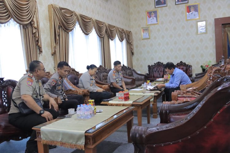 Direktorat Pembinaan Masyarakat (Ditbinmas) Polda Kalimantan Tengah melaksanakan audiensi bersama Bupati Seruyan di Kantor Bupati Seruyan, Jumat (23/10/2026)