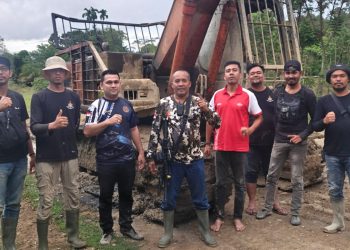 Satreskrim) Polres Nagan Raya mengamankan seorang laki-laki berinisial U.T. yang diduga terlibat dalam tindak pidana pertambangan mineral dan batu bara tanpa izin (illegal mining) di Desa Tuwi Meulesong,