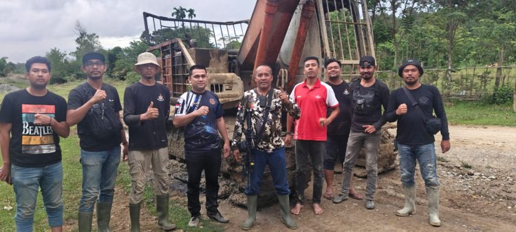 Satreskrim) Polres Nagan Raya mengamankan seorang laki-laki berinisial U.T. yang diduga terlibat dalam tindak pidana pertambangan mineral dan batu bara tanpa izin (illegal mining) di Desa Tuwi Meulesong,
