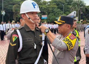 Kapolres Nagan Raya AKBP Muhamad Taufiq, S.I.K., M.H., memimpin Apel Gelar Pasukan Operasi Patuh Seulawah 2026 di halaman apel Polres Nagan Raya, Senin (26/10/2026) pukul 08.00 WIB