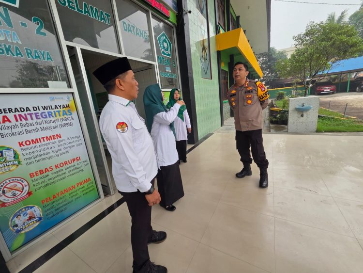 Kegiatan yang dihadiri Kapolresta bersama Kasatbinmas AKP Dig Supriyo dan personel Satbinmas tersebut diisi dengan edukasi interaktif mengenai pencegahan kenakalan anak serta pentingnya kesadaran hukum bagi pelajar.