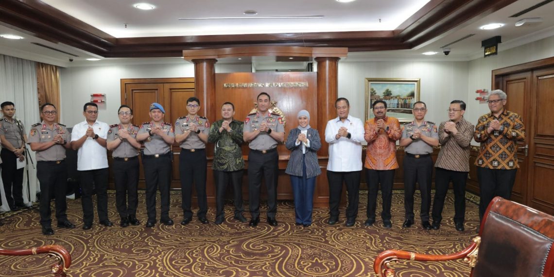 Kapolri Jenderal Polisi Suyudi Ario Seto menerima audiensi Menteri Komunikasi dan Digital Republik Indonesia Meutya Viada Hafid di Mabes Polri, Jakarta Selatan, Selasa (27/10/2026).