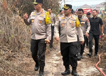 Kapolda kalteng meninjau lokasi Karhutla di Jl. Tjilik Riwut Km 17 Kasongan Lama dan Posko Karhutla Km 13 Bukit Batu, Katingan Hilir. Selasa (27/10/2026).