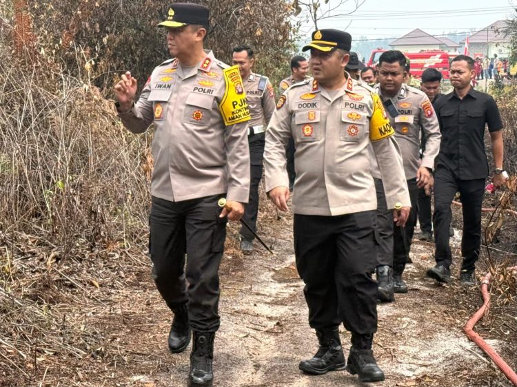 Kapolda kalteng meninjau lokasi Karhutla di Jl. Tjilik Riwut Km 17 Kasongan Lama dan Posko Karhutla Km 13 Bukit Batu, Katingan Hilir. Selasa (27/10/2026).