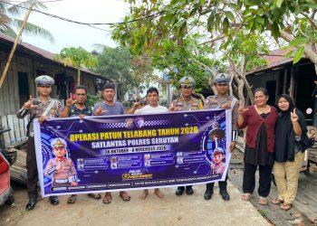Satlantas Polres Seruyan menyalurkan bantuan air bersih kepada masyarakat Desa Sungai Undang, Kecamatan Seruyan Hilir, Kabupaten Seruyan, Selasa (27/10/2026).