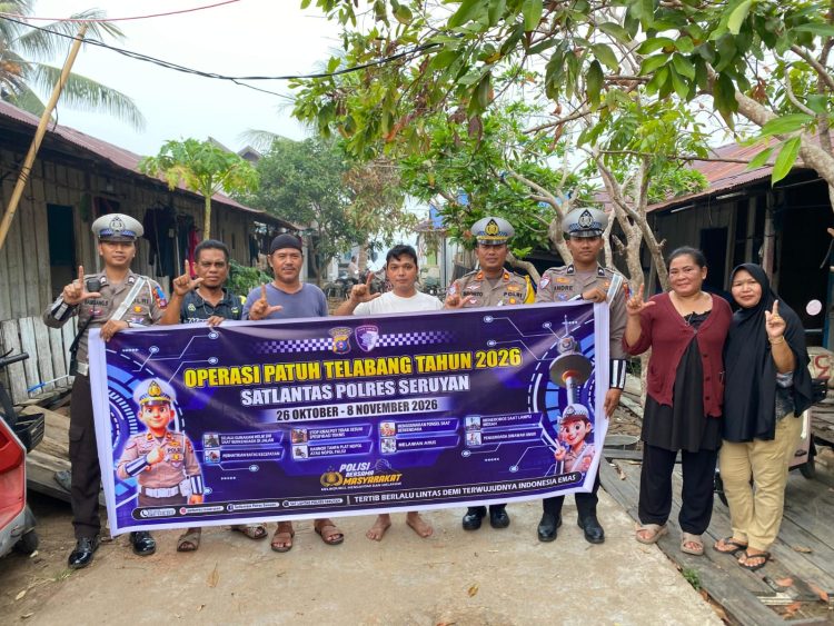 Satlantas Polres Seruyan menyalurkan bantuan air bersih kepada masyarakat Desa Sungai Undang, Kecamatan Seruyan Hilir, Kabupaten Seruyan, Selasa (27/10/2026).