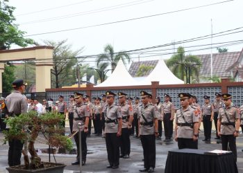 Upacara ini dipimpin langsung oleh Kapolres Kotim AKBP I Kadek Dwi Yoga Sidhimantra W., S.H., S.I.K., M.M. dan dihadiri oleh seluruh Pejabat Utama (PJU), perwira, dan personel Polres Kotim serta Polsek Kota.