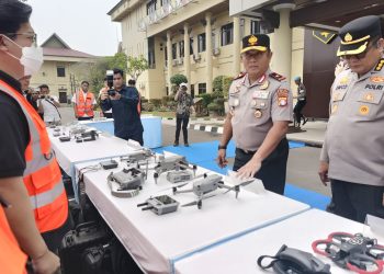 pemanfaatan teknologi modern dengan meluncurkan tim patroli udara menggunakan pesawat tanpa awak (drone), bertempat di Depan Lobi Mapolda Kalteng, Rabu (28/10/2026).