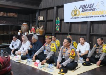 Kapolda Kalimantan Tengah Irjen Pol Iwan Kurniawan, menggelar dialog terbuka bersama para tokoh masyarakat dalam rangka evaluasi penanganan kebakaran hutan dan lahan (Karhutla)