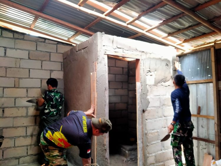 Satgas TNI Manunggal Membangun Desa (TMMD) ke - 130 Kodim 1016/Plk terus melanjutkan pembangunan fasilitas mandi, cuci, kakus (MCK)