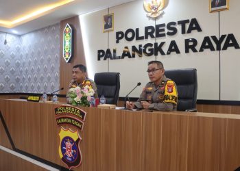 Kapolresta Palangka Raya Kombes Pol Andiyatna, S.I.K., M.H. mengikuti kegiatan taklimat akhir audit kinerja melalui zoom meeting