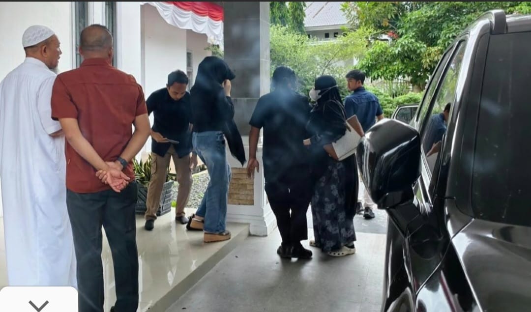 Dugaan perselingkuhan ketua DPRK Nagan Raya, RR dengan seorang wanita Inisial NA, warga Banda Aceh