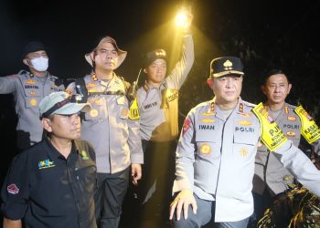 Kapolda Kalimantan Tengah (Kalteng) Irjen Pol Iwan Kurniawan, didampingi sejumlah pejabat utama Polda dan Kapolres Kotawaringin Barat AKBP Joko Handono, melaksanakan peninjauan langsung lokasi Kebakaran Hutan dan Lahan (Karhutla) di Camp Tanjung Harapan