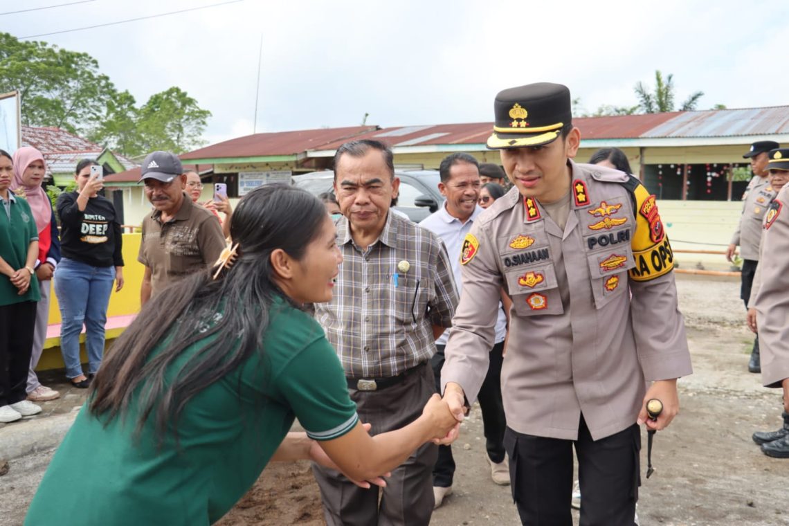 Kapolres Dairi AKBP Otniel Siahaan, S.I.K., M.I.K., memimpin kegiatan Green Policing melalui aksi penanaman pohon bersama masyarakat di Yayasan USDO Jofin Ekklesia Pendidikan Anak Usia Dini (PAUD)