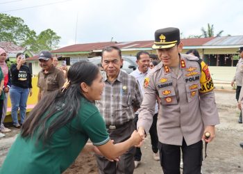 Kapolres Dairi AKBP Otniel Siahaan, S.I.K., M.I.K., memimpin kegiatan Green Policing melalui aksi penanaman pohon bersama masyarakat di Yayasan USDO Jofin Ekklesia Pendidikan Anak Usia Dini (PAUD)