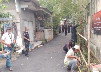 Pengaspalan jalan dilaksanakan di Kampung Babakan Cikeas RT 002/RW 004 dengan nilai anggaran mencapai Rp229.500.000.