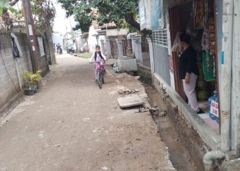 Pemdes Tlajung Udik merealisasikan pembangunan drainase yang berlokasi di wilayah RW 05.