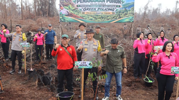 Polda Kalimantan Tengah terus menggaungkan Green Policing dengan penanaman 1.000 bibit pohon Belangiran di kawasan Kanal Aksio, Desa Tumbang Nusa, Kec. Jabiren Raya, Kab. Pulang Pisau, Jumat (30/10/2026).