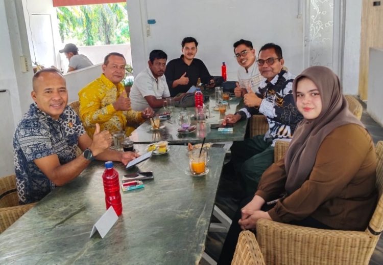 Kasat Reskrim Polres Nagan Raya, AKP Muhammad Rizal, menggelar silaturahmi bersama pengurus dan anggota Aliansi Wartawan Nagan Raya (AWAN) berlangsung di MJD Kupi, Desa Cot Kuta, Kecamatan Suka Makmue, Kabupaten Nagan Raya, pada Jumat (9/10/2026).