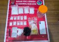 Dari hasil penggeledahan di dua lokasi, polisi menemukan sebanyak 14 paket plastik klip berisi kristal putih yang diduga narkotika jenis sabu dengan berat kotor keseluruhan mencapai 304,1 gram.