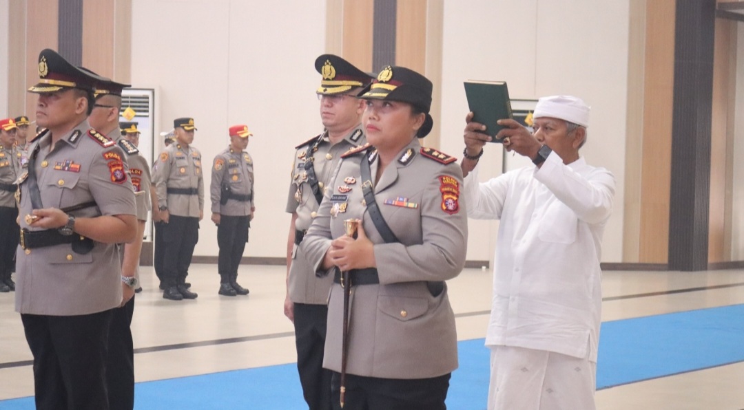 jabatan Kapolres Seruyan resmi diserahterimakan dari AKBP Beddy Suwendi, S.H., S.I.K., kepada AKBP Gusti Agung Ayu Udayani Addi, S.H., S.I.K.