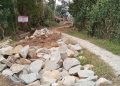 Kegiatan peningkatan jalan tersebut berlokasi di Kampung Tegal Peundeuy dengan volume pekerjaan sepanjang 410 meter dan lebar 3 meter, dengan nilai anggaran sebesar Rp220.975.000