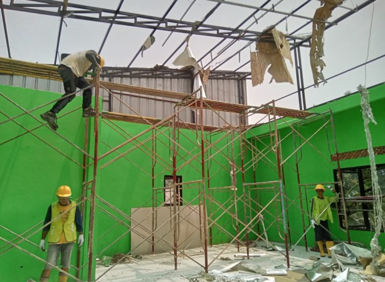 anggaran BKK tersebut dibagi ke dalam dua kategori penggunaan, yakni infrastruktur dan non-infrastruktur, dengan total nilai anggaran yang disebutkan mencapai Rp701.283.500, termasuk pajak.