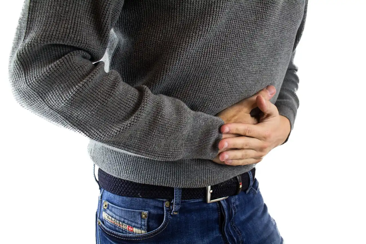 Tips Atasi Perut Melilit & Panas Membara Setelah Makan