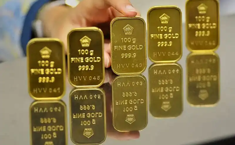 Cek Harga Emas Hari Ini: Antam Tembus Rp2,4 Juta, UBS dan Galeri24 Tak Mau Kalah