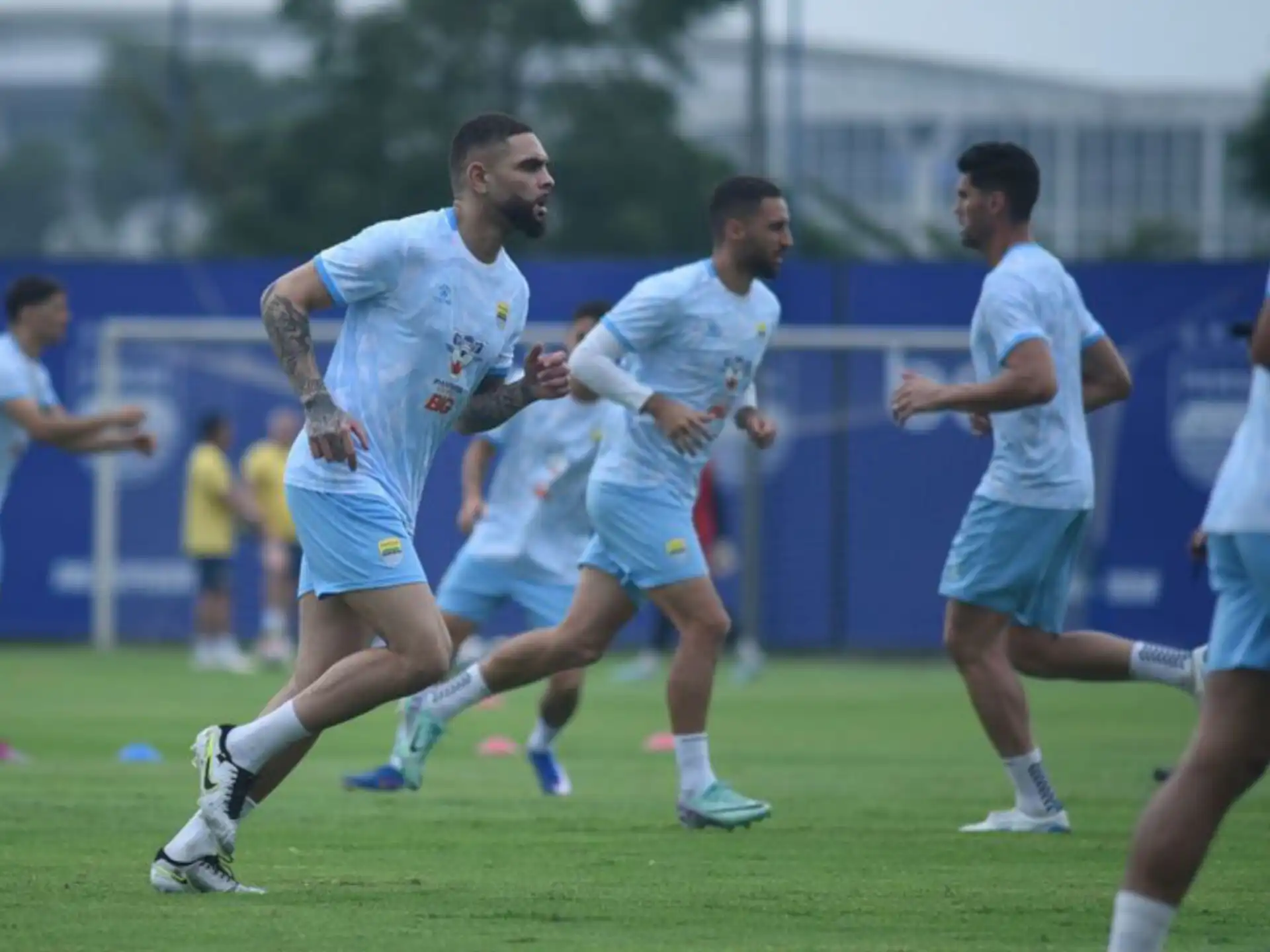 Layvin Kurzawa Mulai Latihan Bersama Persib, Dipastikan Absen Lawan Persis Solo