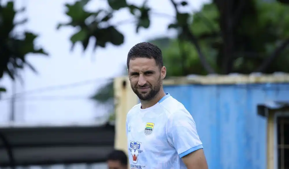 PERSIB vs Borneo FC: Lucho Yakin Suara Bobotoh Jadi Senjata Utama di GBLA
