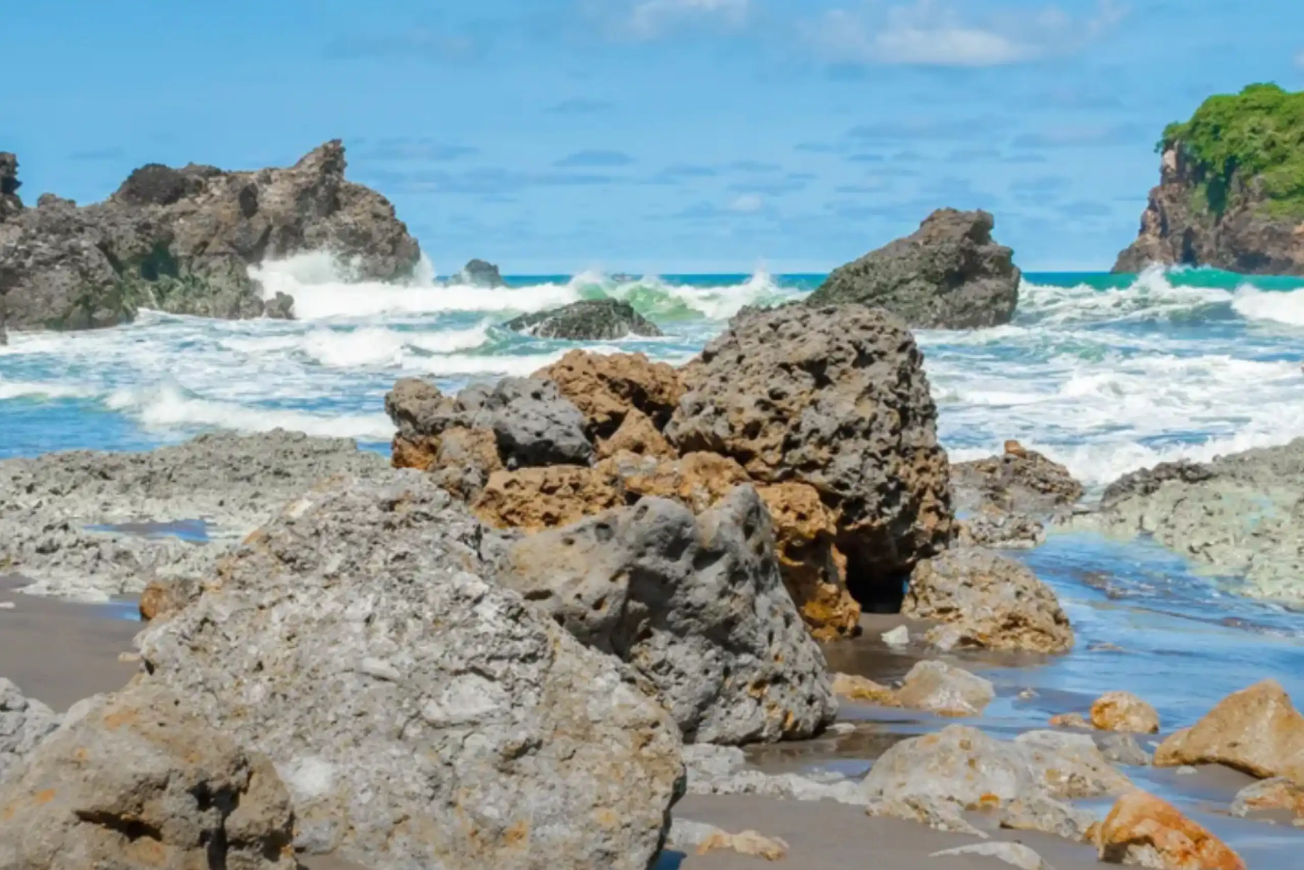 Beyond Kota Santri: Rahasia Pantai Cantik Tasikmalaya