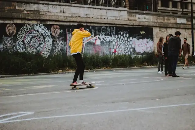 Skateboard dan Streetwear: Dua Dunia yang Menyatu